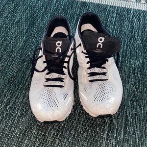 On Cloud Running Shoes Sneakers 7.5